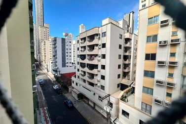Apartamento &agrave; venda - 93m&sup2; - Centro