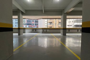Apartamento &agrave; venda - 146m&sup2; - Meia Praia