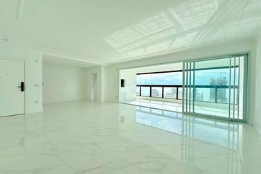 Apartamento &agrave; venda - 180m&sup2; - Meia Praia