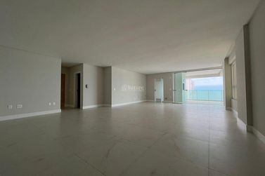 Apartamento &agrave; venda - 197m&sup2; - Meia Praia