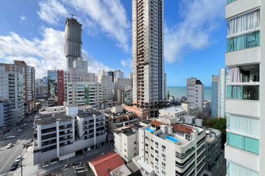 Apartamento &agrave; venda - 148m&sup2; - Meia Praia