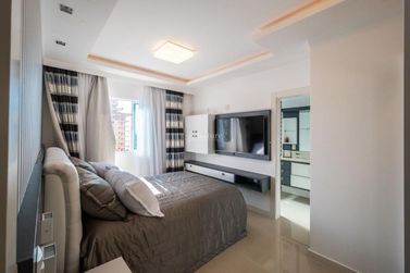 Apartamento &agrave; venda - 202m&sup2; - Meia Praia