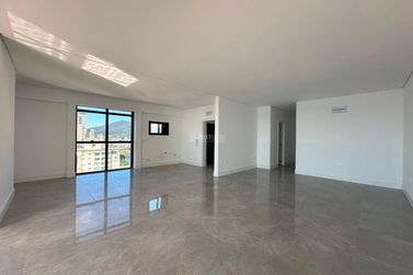 Apartamento &agrave; venda - 198m&sup2; - Meia Praia