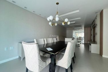 Apartamento &agrave; venda - 141m&sup2; - Meia Praia