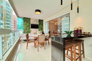 Apartamento &agrave; venda - 160m&sup2; - Meia Praia
