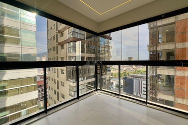 Apartamento &agrave; venda - 124m&sup2; - Meia Praia