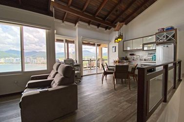Casa &agrave; venda - 200m&sup2; - Canto da Praia