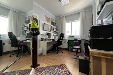 Apartamento &agrave; venda - 133m&sup2; - Meia Praia