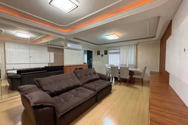 Apartamento &agrave; venda - 213m&sup2; - Meia Praia