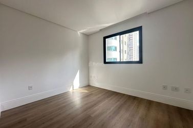 Apartamento &agrave; venda - 185m&sup2; - Meia Praia