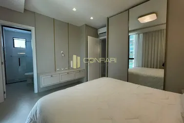 Apartamento &agrave; venda - 136m&sup2; - Meia praia