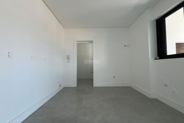 Apartamento &agrave; venda - 132m&sup2; - Meia Praia