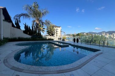 Casa &agrave; venda - 200m&sup2; - Canto da Praia