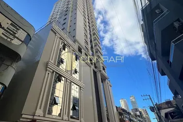 Apartamento &agrave; venda - 168m&sup2; - Meia Praia