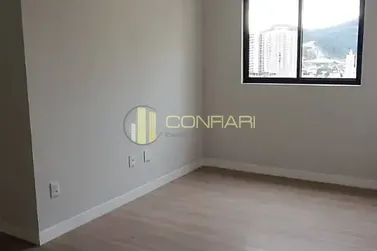 Apartamento &agrave; venda - 135m&sup2; - Centro