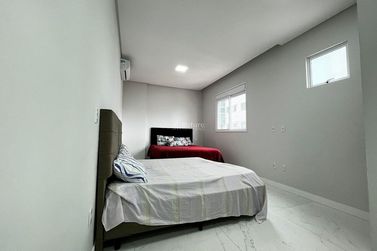 Apartamento &agrave; venda - 161m&sup2; - Meia Praia