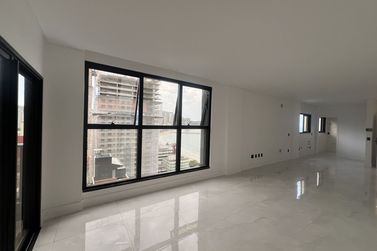 Apartamento &agrave; venda - 130m&sup2; - Meia Praia