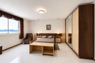 Apartamento &agrave; venda - 212m&sup2; - Meia Praia