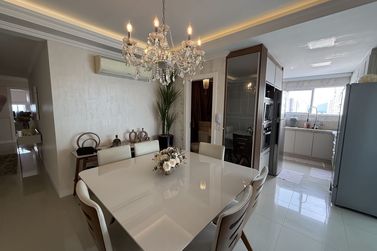 Apartamento &agrave; venda - 150m&sup2; - Meia Praia
