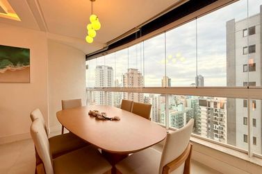 Apartamento &agrave; venda - 129m&sup2; - Meia Praia