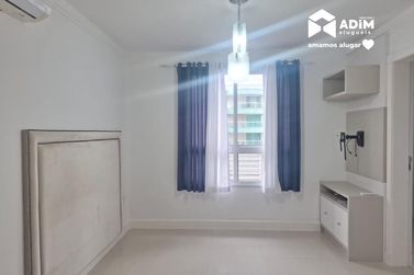 Apartamento para alugar - 270m&sup2; - Meia Praia