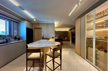 Apartamento &agrave; venda - 210m&sup2; - Centro