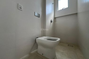 Apartamento &agrave; venda - 132m&sup2; - Meia Praia