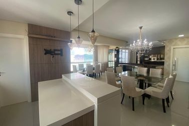 Apartamento &agrave; venda - 190m&sup2; - Meia Praia