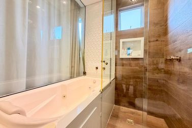 Apartamento &agrave; venda - 141m&sup2; - Meia Praia
