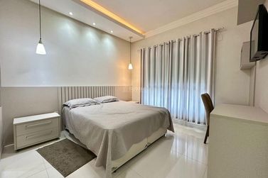 Apartamento &agrave; venda - 300m&sup2; - Meia Praia