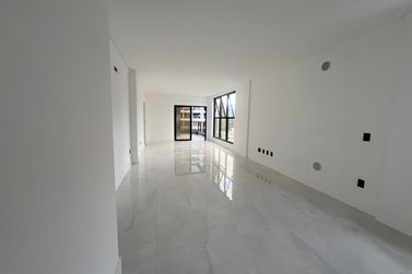 Apartamento &agrave; venda - 130m&sup2; - Meia Praia