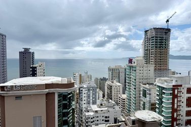Apartamento &agrave; venda - 206m&sup2; - Meia Praia