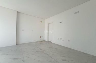 Apartamento &agrave; venda - 129m&sup2; - Meia Praia