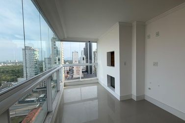 Apartamento &agrave; venda - 125m&sup2; - Meia Praia