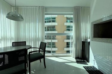 Apartamento &agrave; venda - 107m&sup2; - Meia Praia