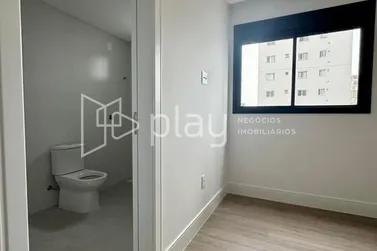 Apartamento &agrave; venda - 132m&sup2; - Meia Praia
