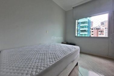 Apartamento &agrave; venda - 132m&sup2; - Meia Praia