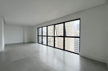 Apartamento &agrave; venda - 207m&sup2; - Meia Praia