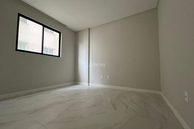 Apartamento &agrave; venda - 125m&sup2; - Meia Praia