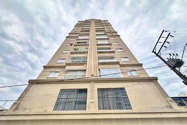 Apartamento &agrave; venda - 95m&sup2; - Meia Praia