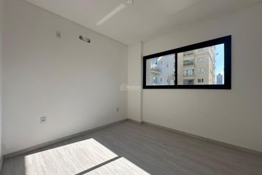 Apartamento &agrave; venda - 95m&sup2; - Meia Praia