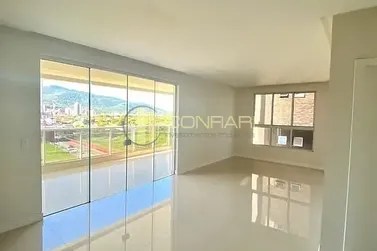 Apartamento &agrave; venda - 143m&sup2; - Meia Praia