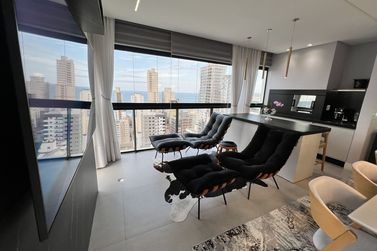 Apartamento &agrave; venda - 137m&sup2; - Meia Praia