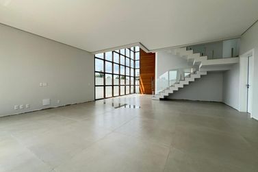 Casa &agrave; venda - 319m&sup2; - 