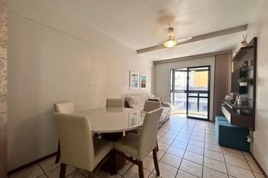 Apartamento &agrave; venda - 120m&sup2; - Meia Praia