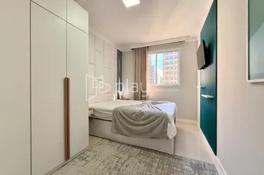 Apartamento &agrave; venda - 70m&sup2; - Meia Praia