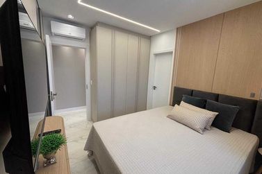 Apartamento &agrave; venda - 110m&sup2; - Meia Praia