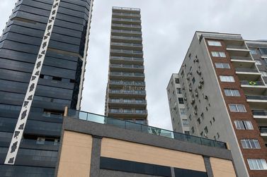 Apartamento &agrave; venda - 130m&sup2; - Centro