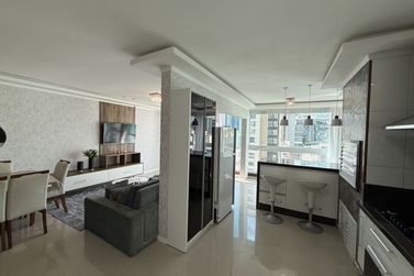 Apartamento &agrave; venda - 120m&sup2; - Meia Praia