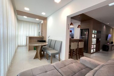 Apartamento &agrave; venda - 141m&sup2; - Meia Praia